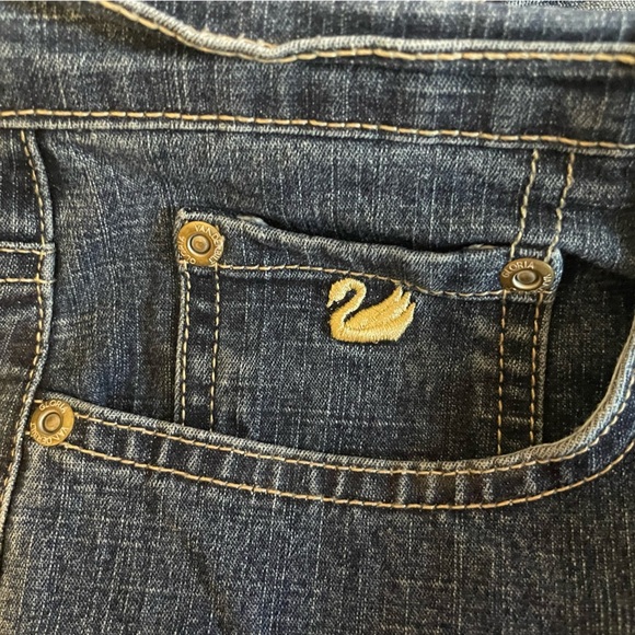 Gloria Vanderbilt Denim Capris Size 14 Cuffed Leg Vintage Embroidery Pockets - Picture 7 of 8